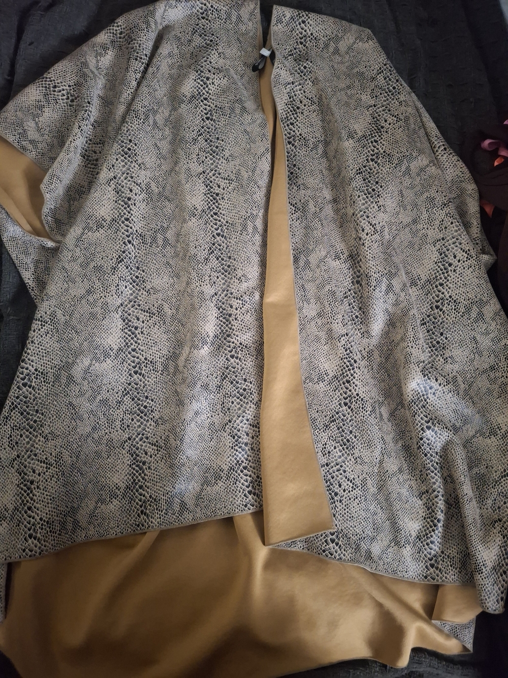 ravel Snake-Effect Open Cape with Camel Lining